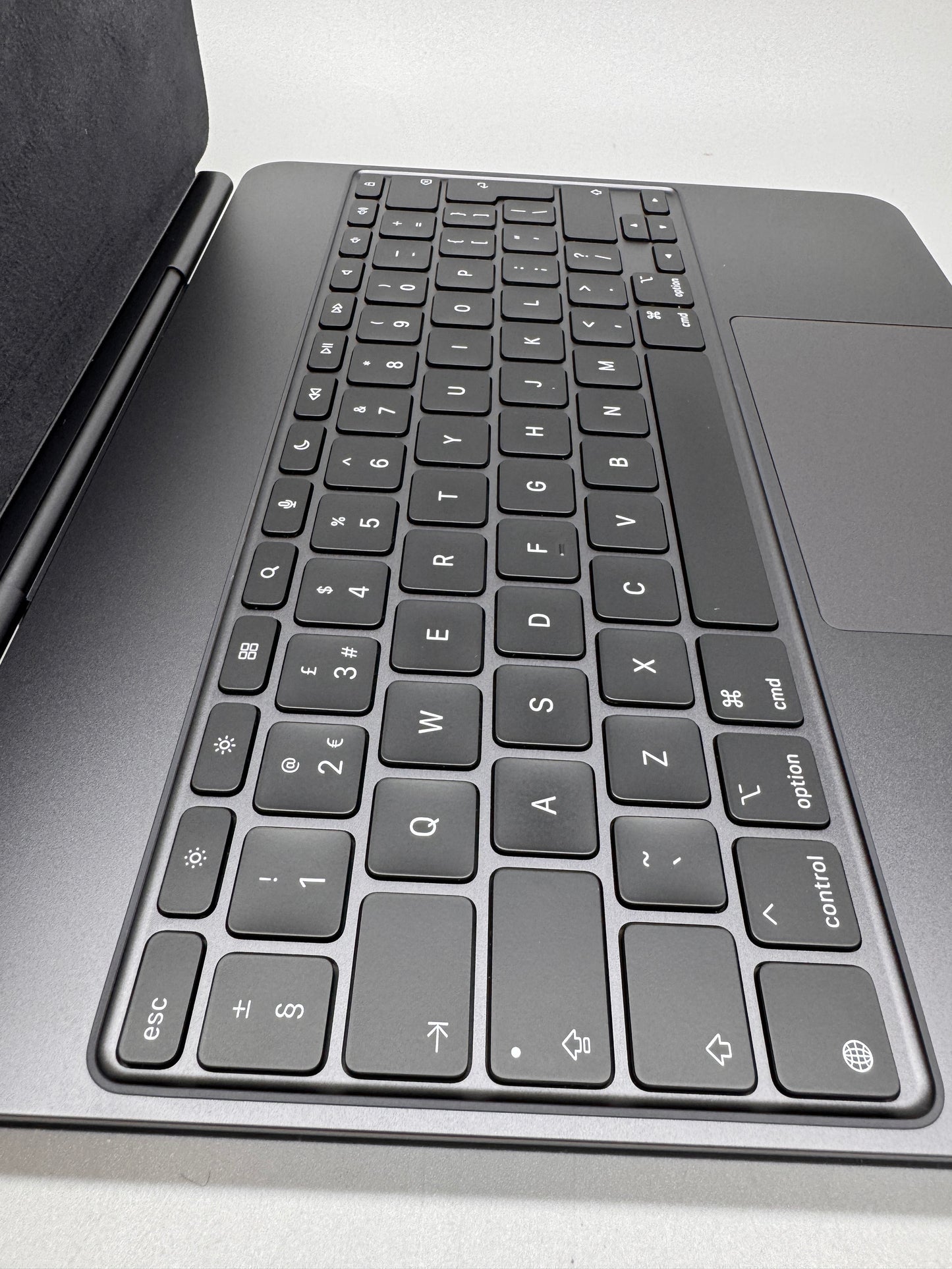 Apple Magic Keyboard Case 2024 for iPad Pro 13” M4 M5 Black MWR53B/A A2974