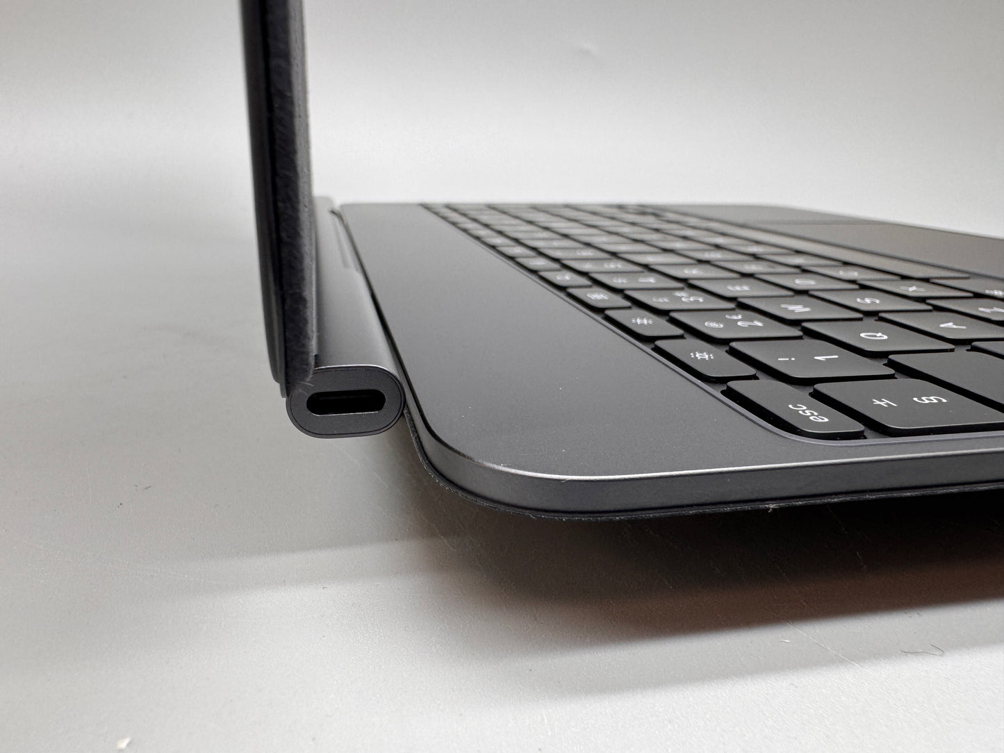Apple Magic Keyboard Case 2024 for iPad Pro 13” M4 M5 Black MWR53B/A A2974