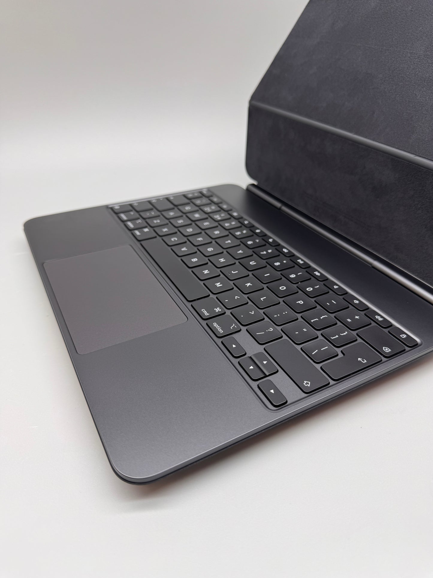 Apple Magic Keyboard Case 2024 for iPad Pro 13” M4 M5 Black MWR53B/A A2974