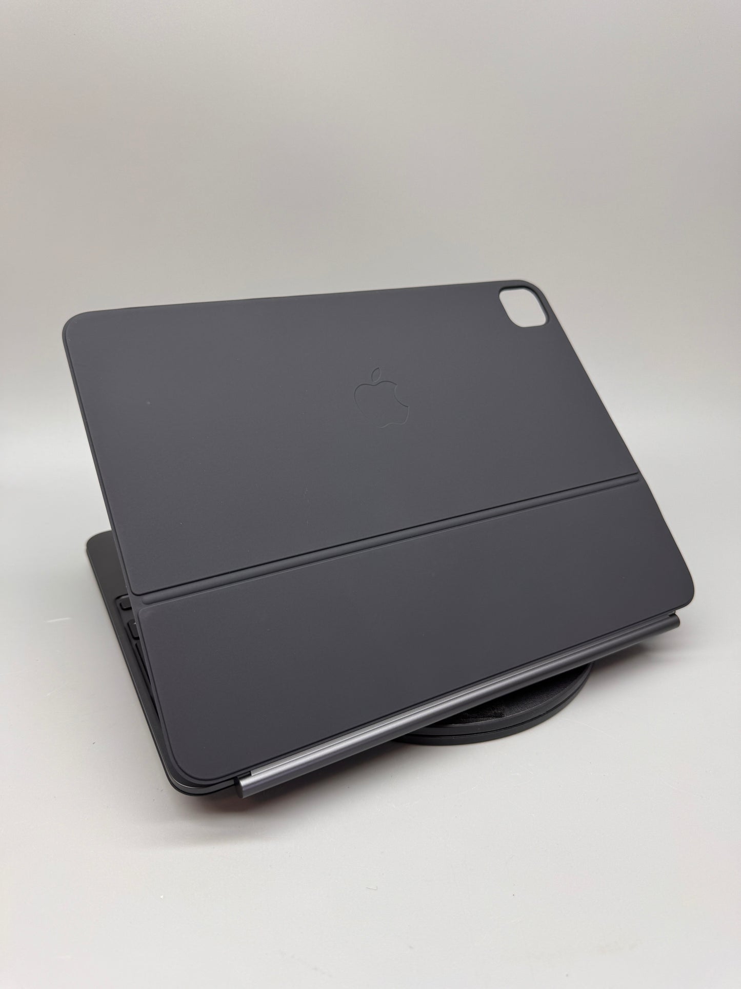 Apple Magic Keyboard Case 2024 for iPad Pro 13” M4 M5 Black MWR53B/A A2974