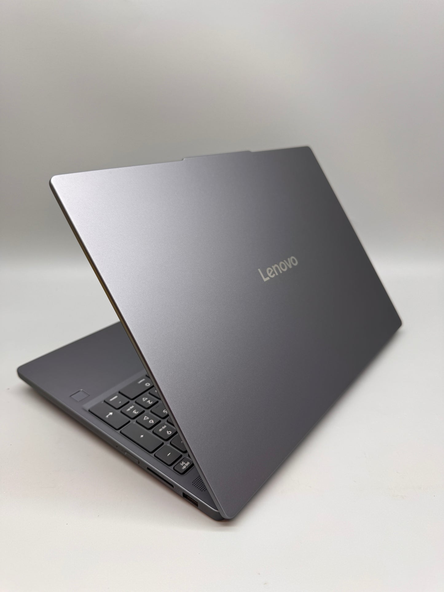 Lenovo IdeaPad Slim 3 15Q8X10 Copilot+PC Laptop 15" Snapdragon 16GB RAM 1TB SSD 83N3002CUK