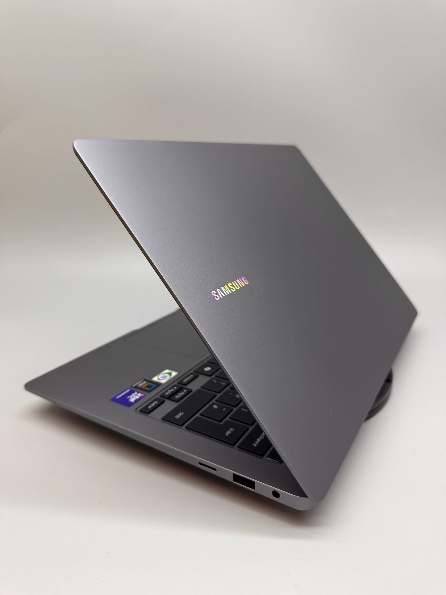 Samsung Galaxy Book5 Pro 14in Touchscreen Laptop Ultra 7 256V 16GB RAM 512GB SSD AMOLED Windows 11 Home Grey NP944XHA-KG2UK
