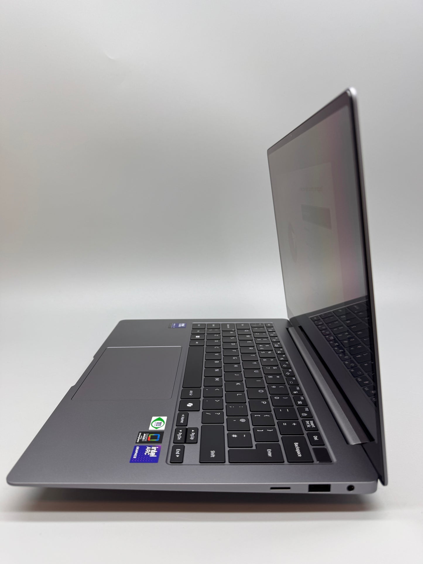 Samsung Galaxy Book5 Pro 14in Touchscreen Laptop Ultra 7 256V 16GB RAM 512GB SSD AMOLED Windows 11 Home Grey NP944XHA-KG2UK