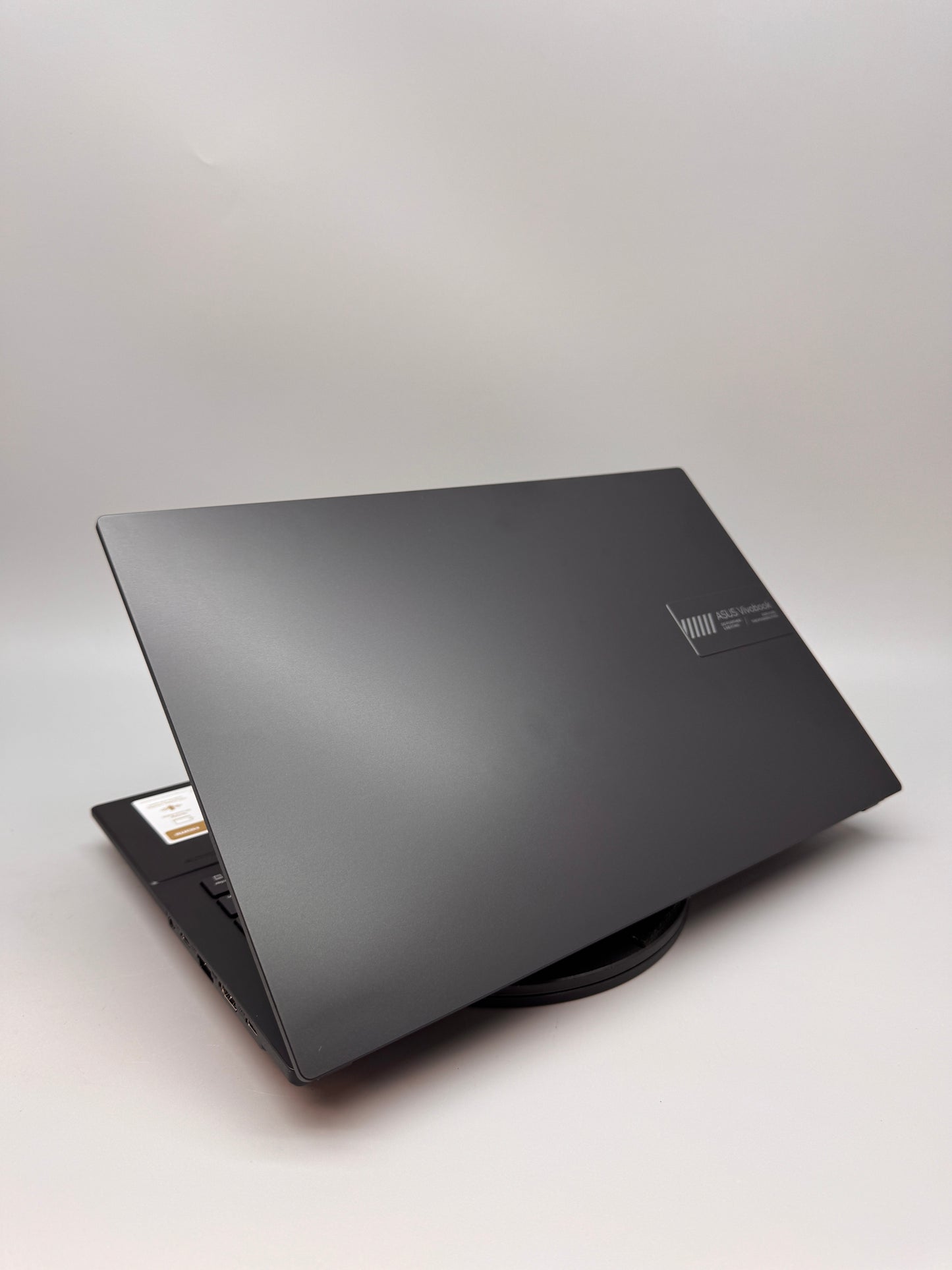 Asus VivoBook Go 15in IPS Laptop AMD Ryzen 5 7520U AMD Radeon 610M 16GB RAM 512GB SSD Windows 11 Home Black E1504FA-BQ2566W