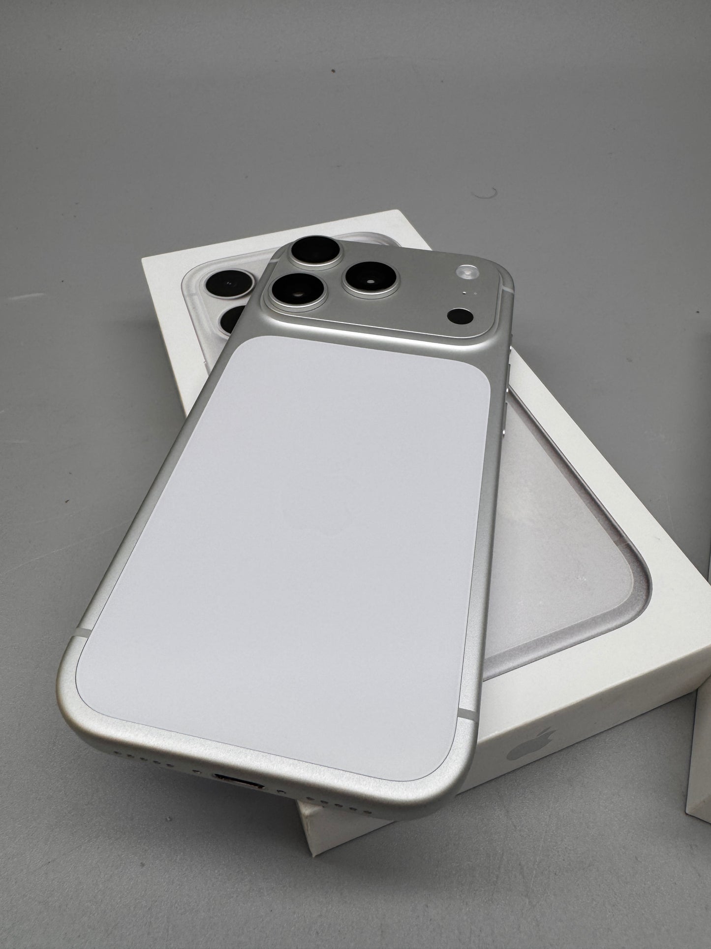 Apple iPhone 17 Pro 256GB 5G Factory Unlocked 48MP Camera Smartphone Silver MG8G4QN/A A3523