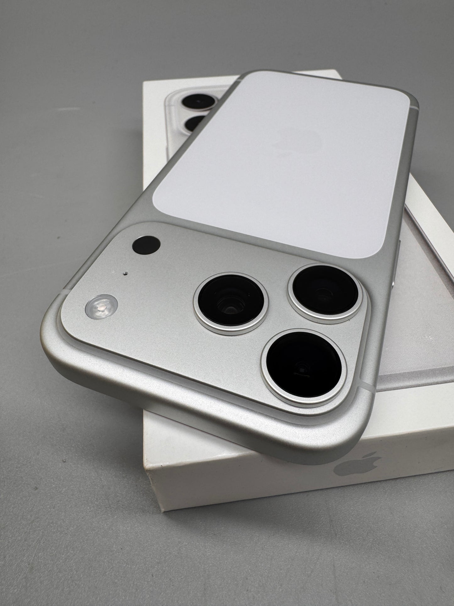 Apple iPhone 17 Pro 256GB 5G Factory Unlocked 48MP Camera Smartphone Silver MG8G4QN/A A3523