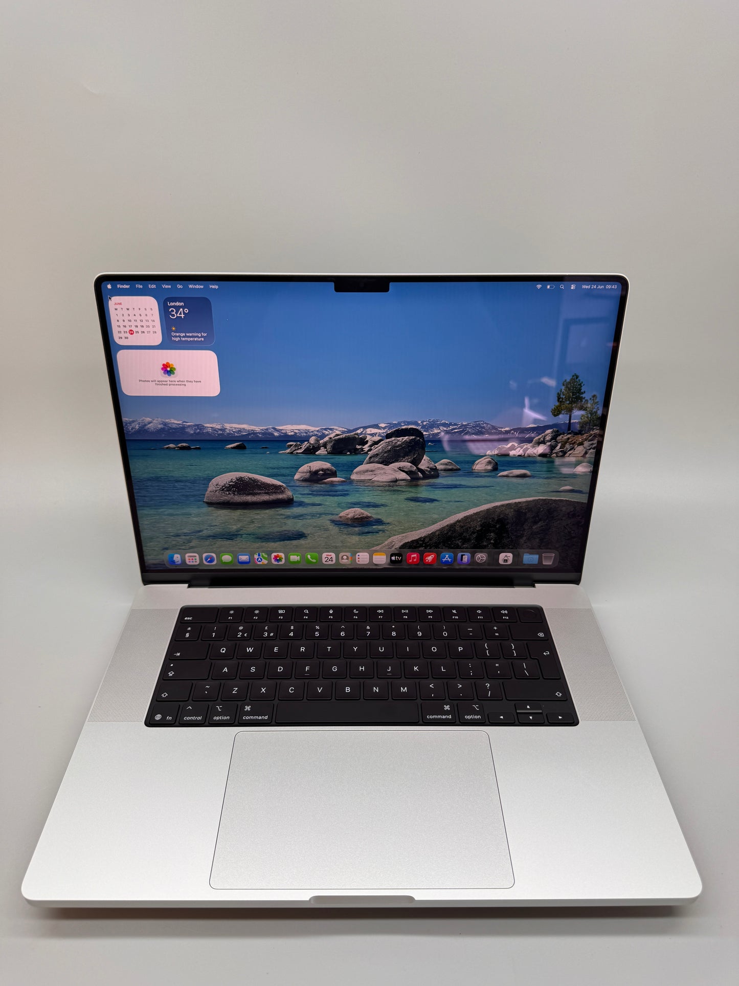 Apple MacBook Pro 16 2026 Laptop M5 Max 18-Core CPU 16-Core GPU 36GB RAM 2TB SSD macOS Silver MGE74B/A