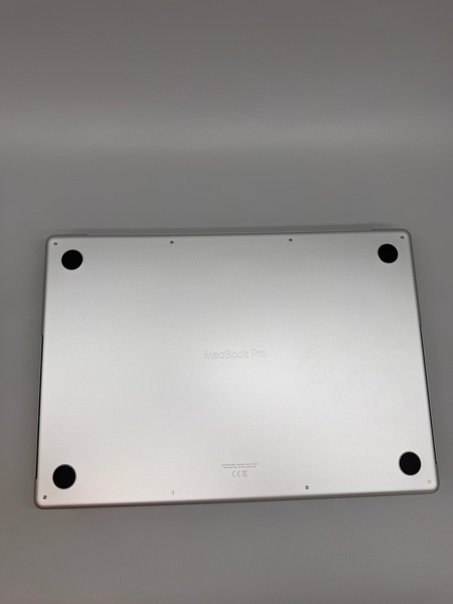 Apple MacBook Pro 16 2026 Laptop M5 Max 18-Core CPU 16-Core GPU 36GB RAM 2TB SSD macOS Silver MGE74B/A