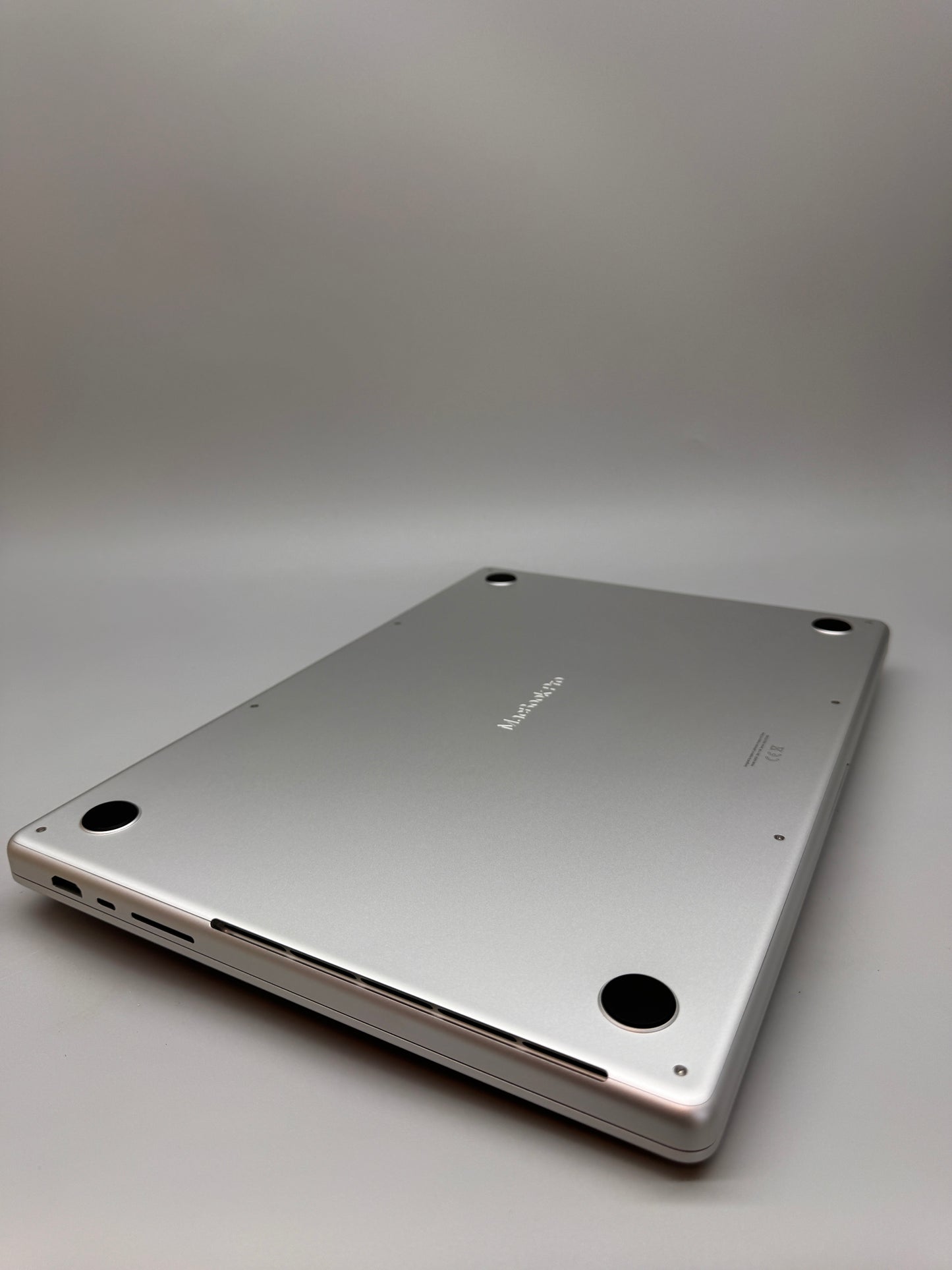 Apple MacBook Pro 16 2026 Laptop M5 Max 18-Core CPU 16-Core GPU 36GB RAM 2TB SSD macOS Silver MGE74B/A