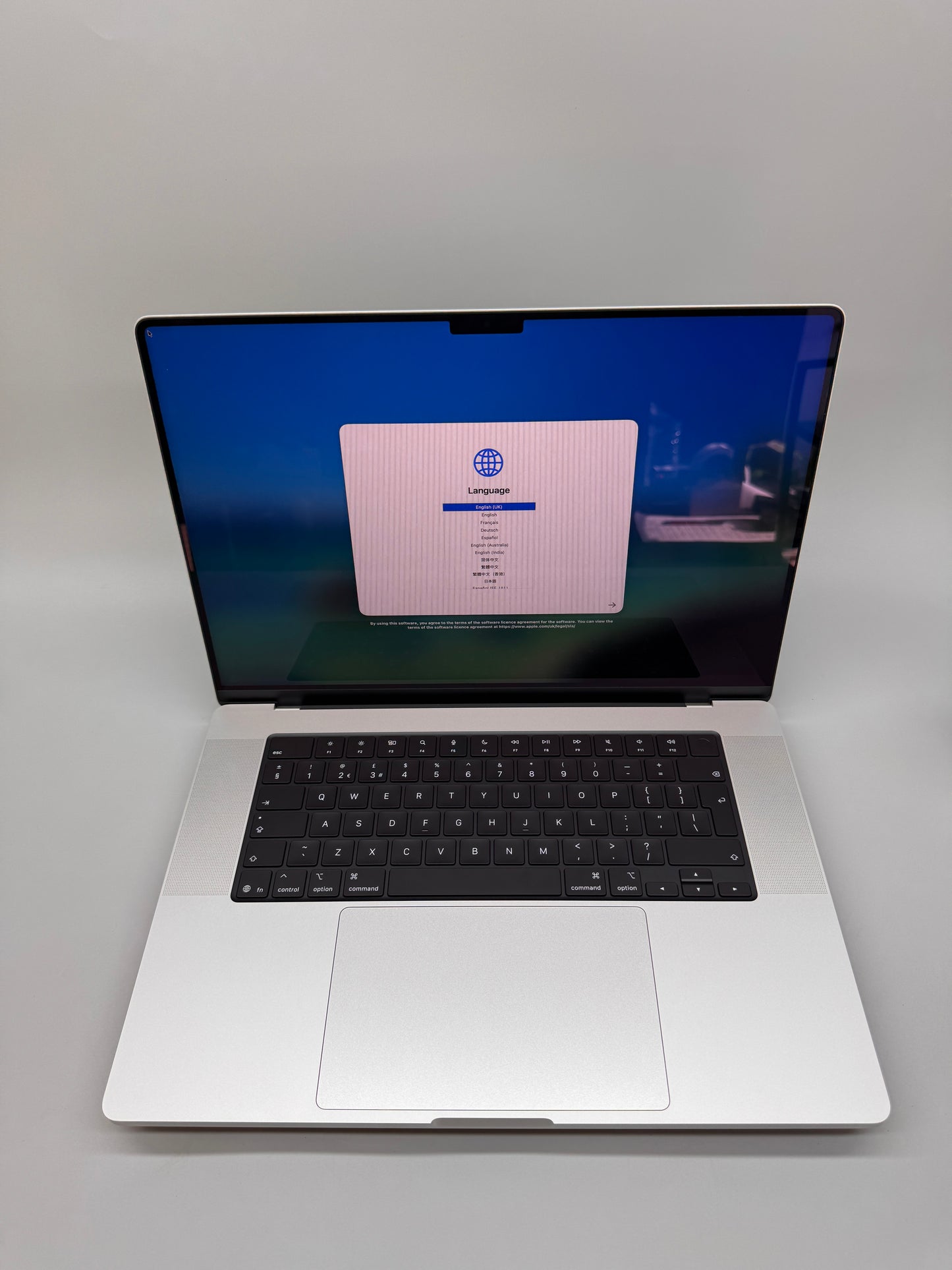 Apple MacBook Pro 16 2026 Laptop M5 Max 18-Core CPU 16-Core GPU 36GB RAM 2TB SSD macOS Silver MGE74B/A