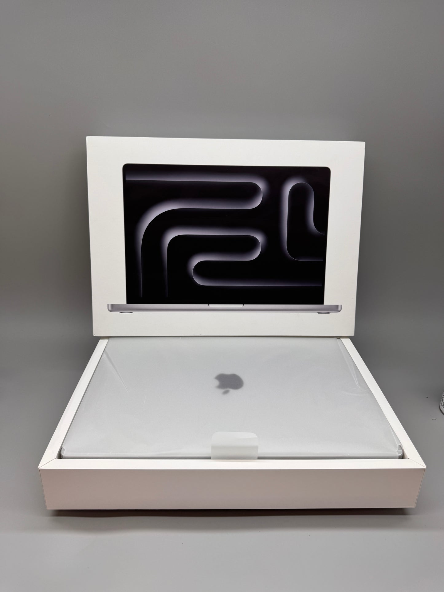 Apple MacBook Pro 16in Silver M5 18-Core CPU 16-Core GPU 36GB RAM 2TB SSD Laptop 2026