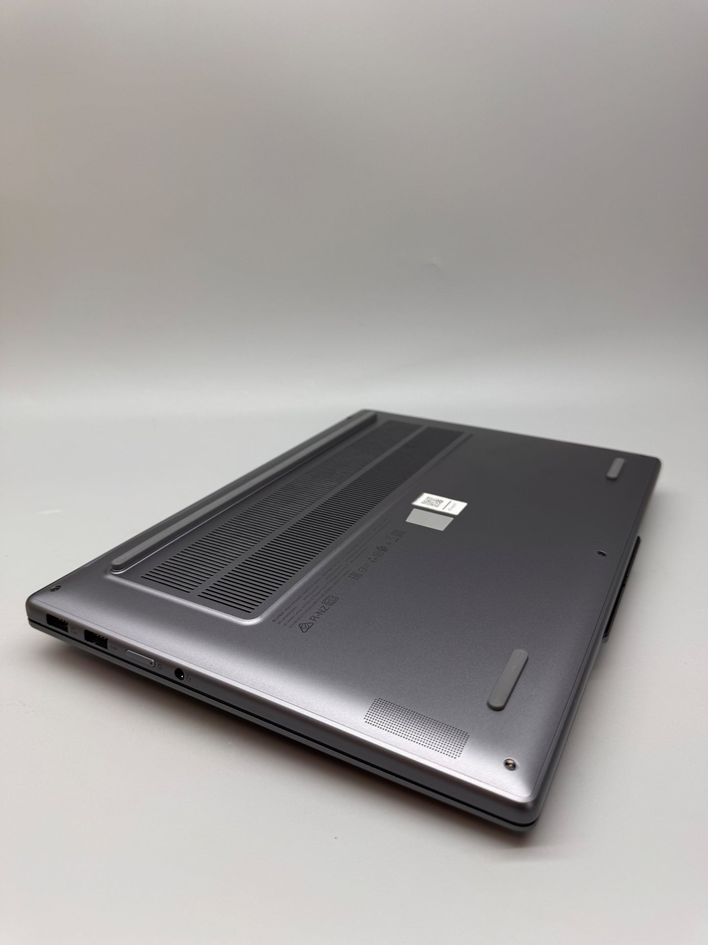 Lenovo IdeaPad Pro 5 14AKP10 Copilot+ PC 14in OLED Laptop Ryzen AI 7 24 GB RAM 1TB SSD 83JL0012UK